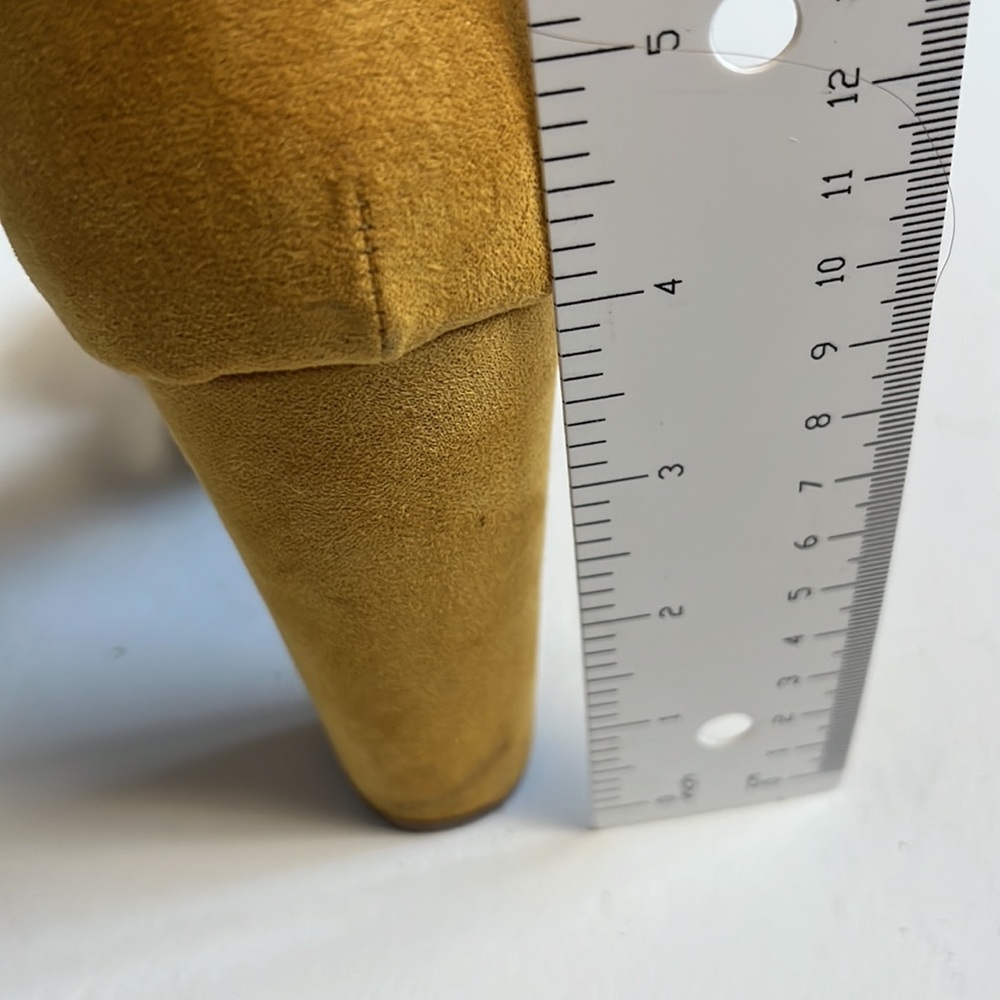 Mustard colored heels - Picture 7 of 7